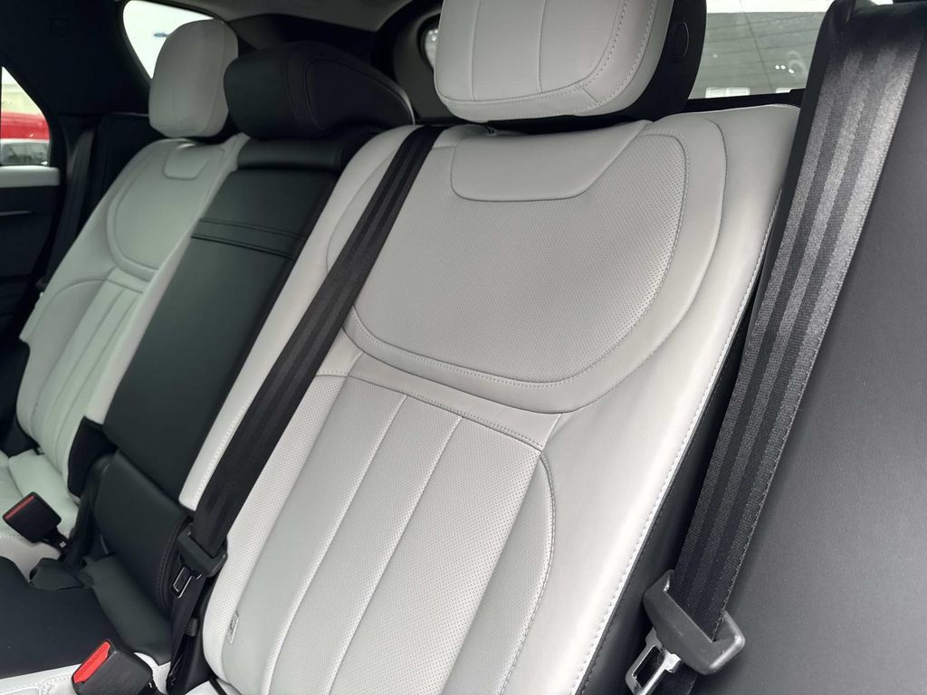 New 2026 Land Rover Range Rover Sport Dynamic SE AWD/4WD image 14