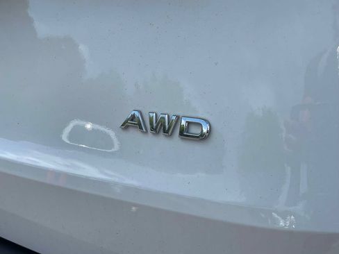 Used 2023 Nissan Rogue S AWD/4WD image 9