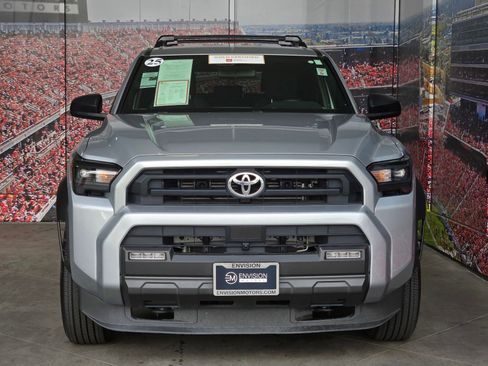 Certified 2025 Toyota 4Runner SR5 AWD/4WD image 3