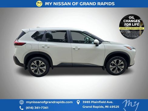 Used 2023 Nissan Rogue SV AWD/4WD image 9