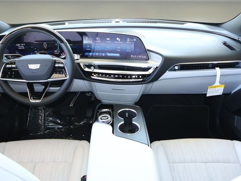 New 2026 Cadillac Lyriq Luxury image 15