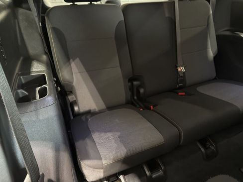 Used 2021 Chevrolet Traverse LT image 21