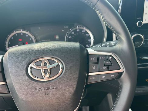 Certified 2024 Toyota Highlander XLE image 22