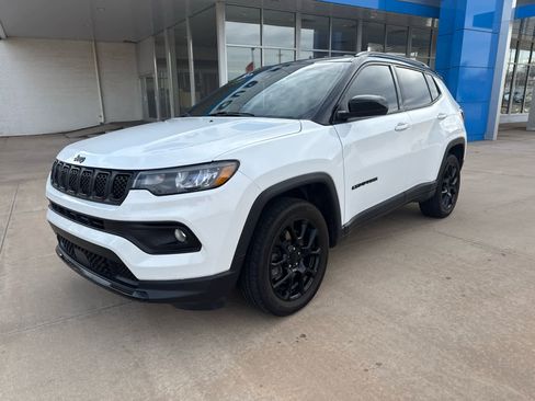 Used 2023 Jeep Compass Altitude image 2