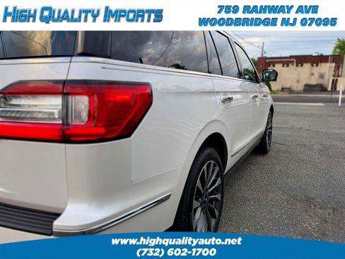 Used 2018 Lincoln Navigator Select w/ Technology Package AWD/4WD image 10