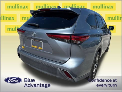 Used 2021 Toyota Highlander XLE FWD image 4
