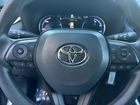 Used 2025 Toyota RAV4 LE image 32