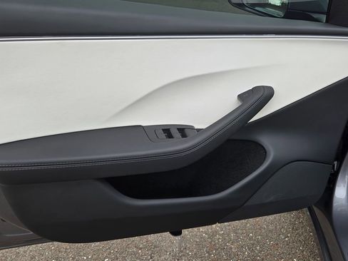 Used 2024 Tesla Model 3 Standard Range RWD image 11