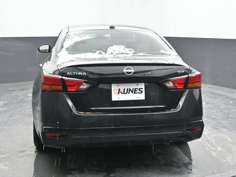 Used 2024 Nissan Altima 2.5 SV FWD image 8