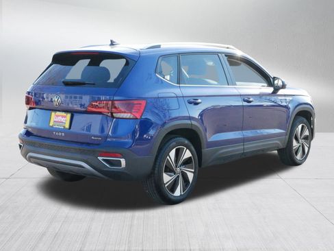 Used 2024 Volkswagen Taos SE w/ Panoramic Sunroof Package image 7