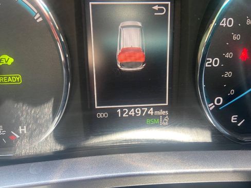 Used 2017 Toyota RAV4 SE AWD/4WD image 12