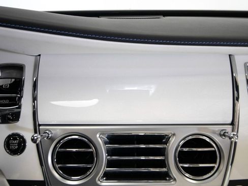 Used 2017 Rolls-Royce Dawn image 35