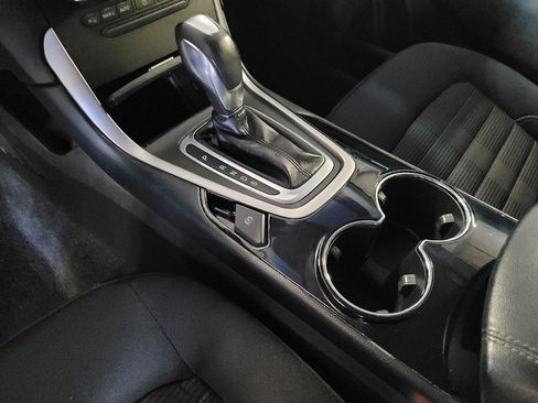 Used 2018 Ford Edge SEL image 26