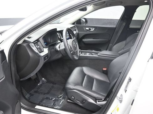 Certified 2024 Volvo XC60 B5 Core w/ Protection Package Premier AWD/4WD image 13