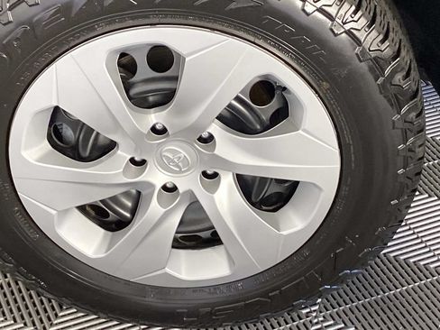Used 2025 Toyota RAV4 LE AWD/4WD image 27