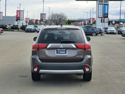 Used 2018 Mitsubishi Outlander SE image 6