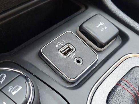 Used 2022 Jeep Cherokee Trailhawk AWD/4WD image 18