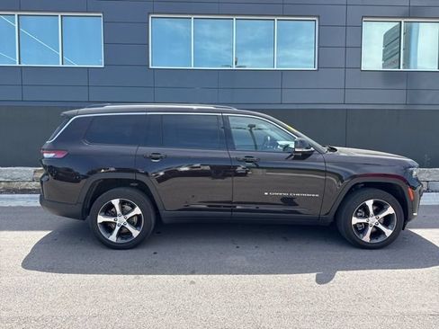 Used 2023 Jeep Grand Cherokee L Limited AWD/4WD image 2