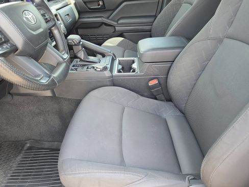 Certified 2024 Toyota Tacoma SR5 AWD/4WD image 9