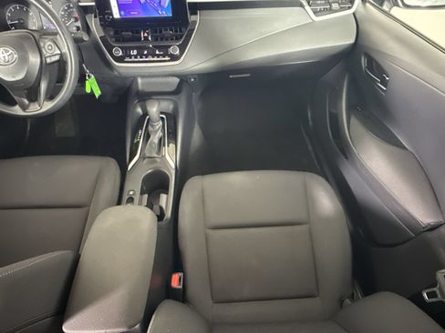 Used 2025 Toyota Corolla LE FWD image 18