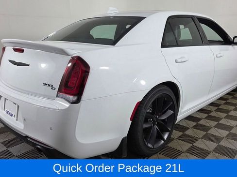 Used 2023 Chrysler 300 C image 8