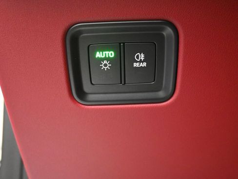 Used 2025 Porsche Macan Electric image 20