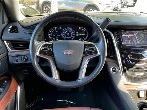 Used 2019 Cadillac Escalade ESV Premium Luxury image 6