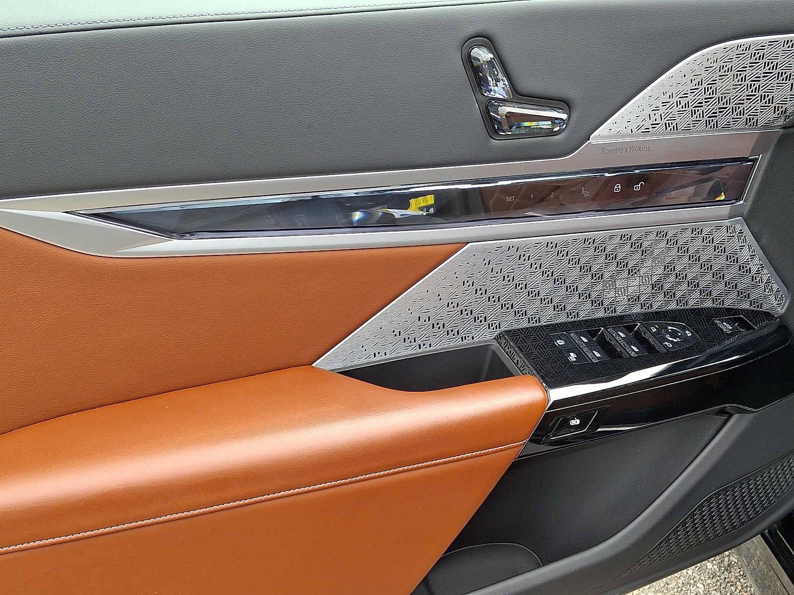 Used 2023 BMW 760i xDrive AWD/4WD image 9
