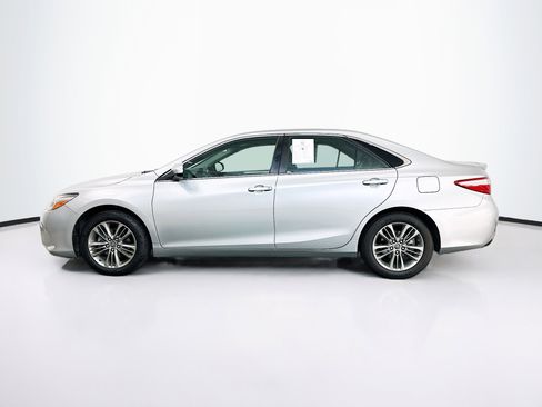 Used 2017 Toyota Camry SE FWD image 4