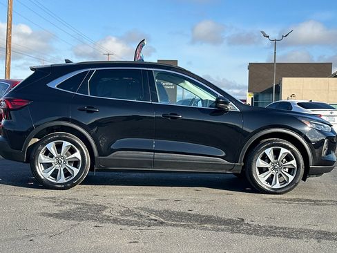 Used 2025 Ford Escape Platinum image 3