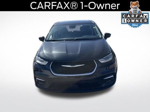 Used 2023 Chrysler Pacifica Touring-L FWD image 2