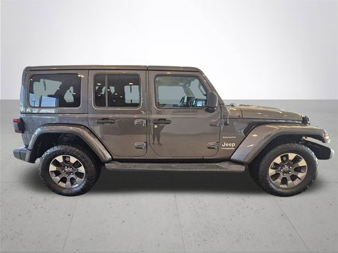 Used 2018 Jeep Wrangler Unlimited Sahara image 5