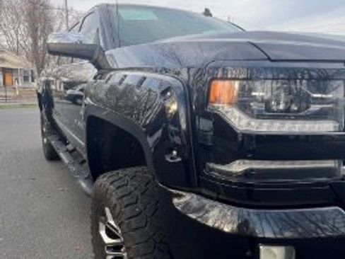 Used 2017 Chevrolet Silverado 1500 LTZ Z71 w/ LTZ Plus Package image 12