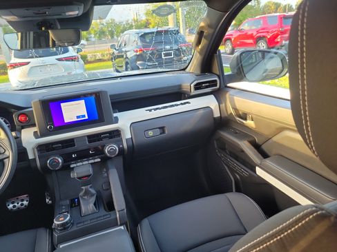 Used 2024 Toyota Tacoma TRD Sport image 17