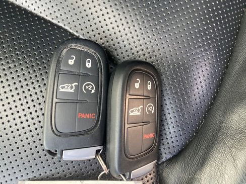 Used 2021 Jeep Cherokee Limited image 33