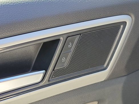 Used 2023 Volkswagen Atlas Cross Sport SE FWD image 18