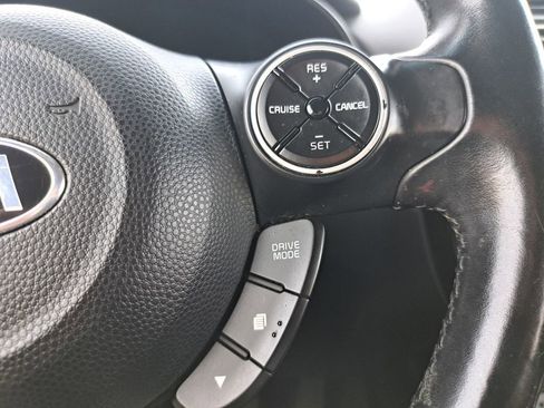 Used 2017 Kia Soul + image 13