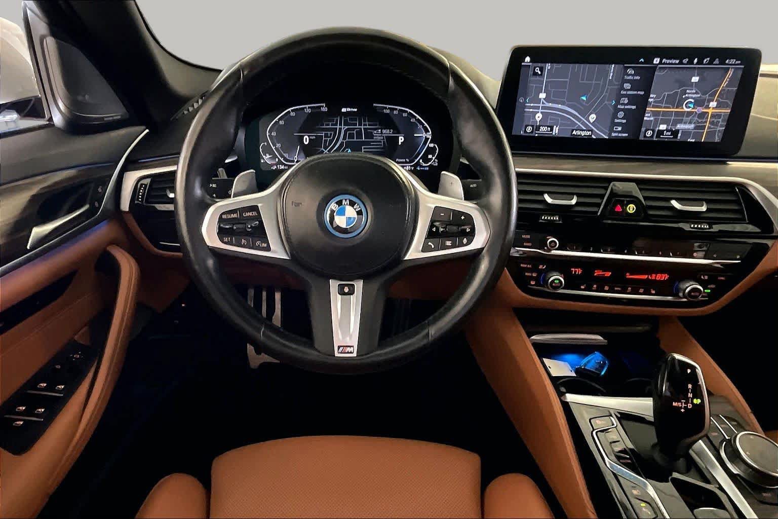 Used 2023 BMW 530e w/ M Sport Package RWD image 5
