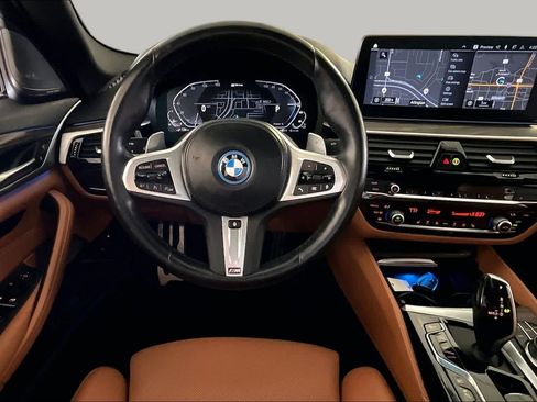 Used 2023 BMW 530e w/ M Sport Package RWD image 5