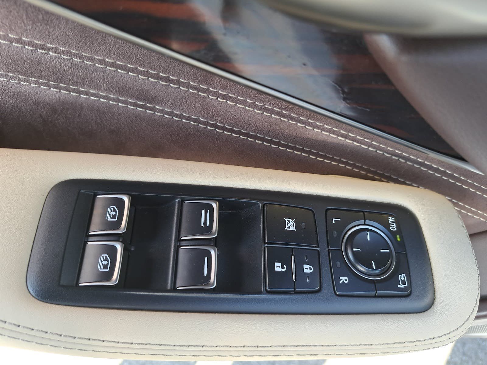 Used 2018 Lexus LS 500 w/ Luxury Package RWD image 30