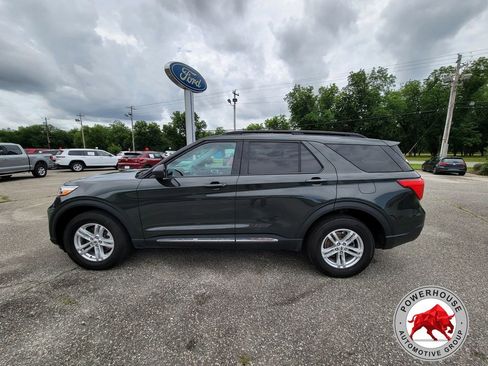 Used 2023 Ford Explorer XLT AWD/4WD image 3