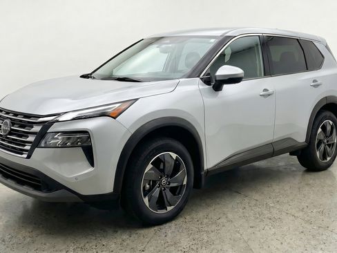 Used 2025 Nissan Rogue SV AWD/4WD image 3