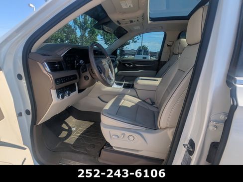 Used 2021 GMC Yukon XL Denali w/ Denali Premium Package AWD/4WD image 15