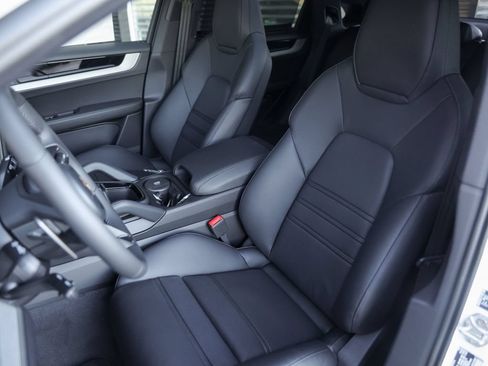 New 2026 Porsche Cayenne E-Hybrid Coupe AWD/4WD image 5