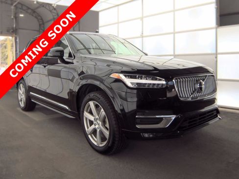 Used 2024 Volvo XC90 B5 Core AWD/4WD image 3