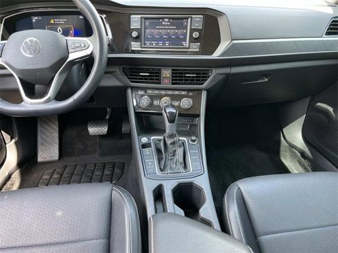 Used 2022 Volkswagen Jetta SE image 23