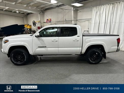 Used 2022 Toyota Tacoma SR5 AWD/4WD image 5
