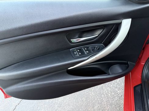 Used 2016 BMW 320i Sedan image 16