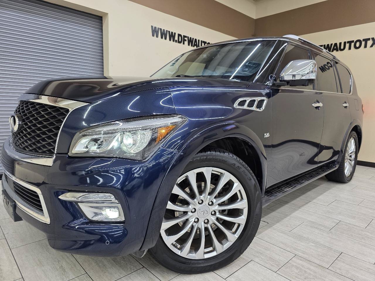 Used 2015 INFINITI QX80 4WD w/ Deluxe Technology Package image 2