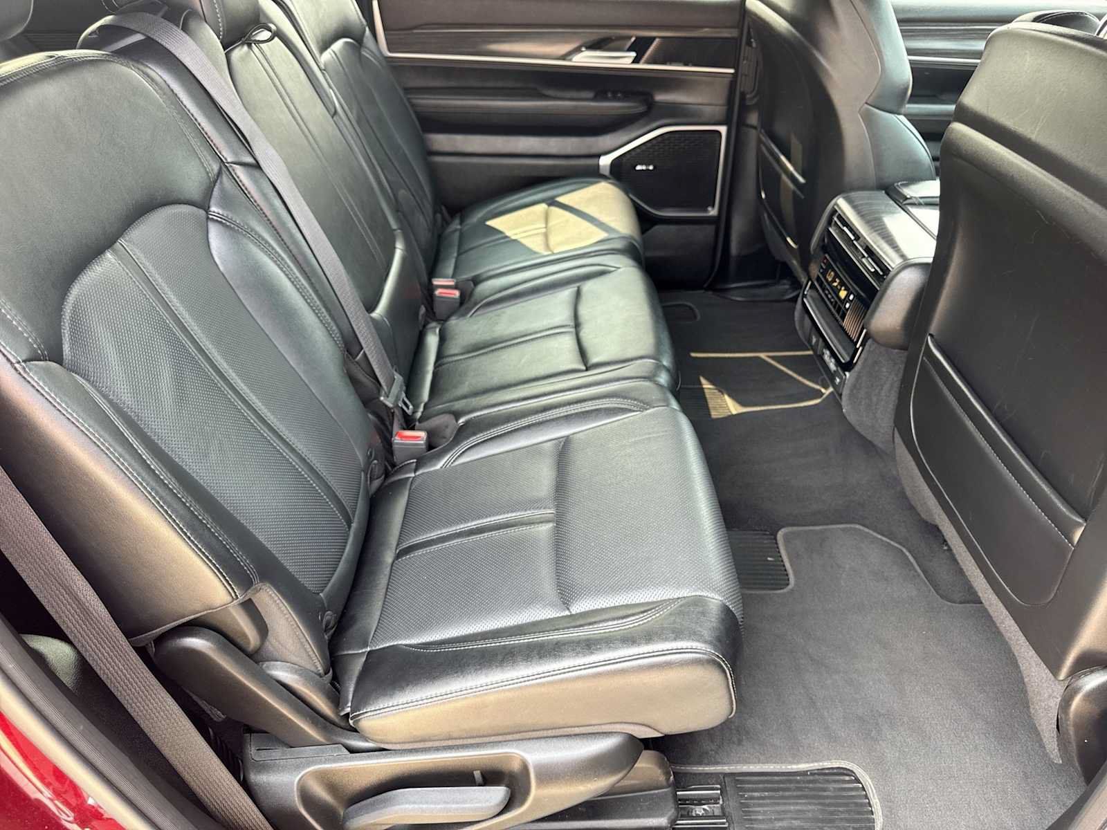 Used 2024 Jeep Wagoneer Series II w/ Flexible Seating Group AWD/4WD image 18